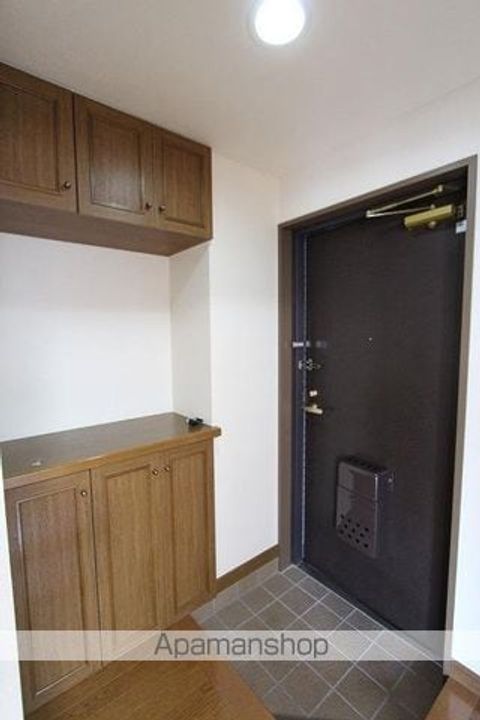 ダイアパレス中央町302号の玄関