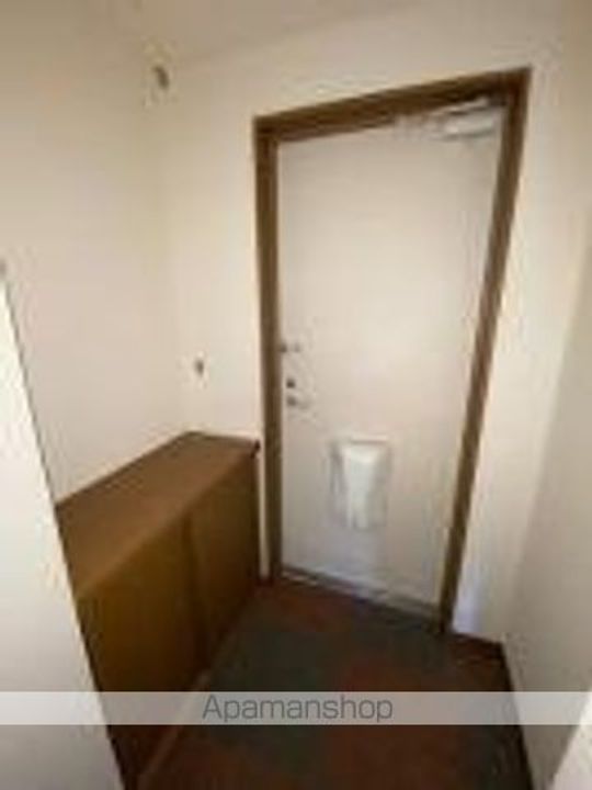 アルカディア元町302の玄関