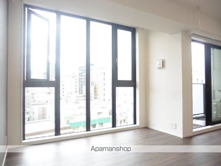 東京都渋谷区恵比寿1丁目の賃貸マンションの居間