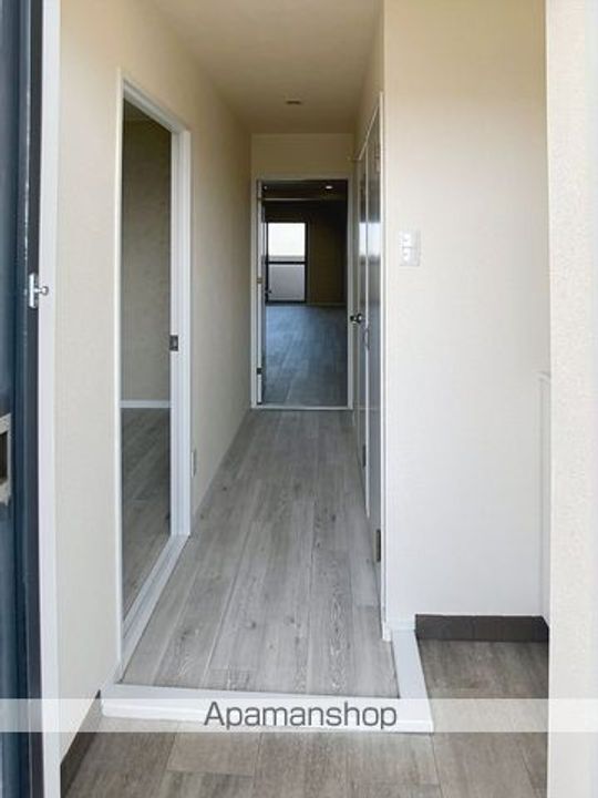 岡山県岡山市南区新福1丁目の賃貸マンションの玄関