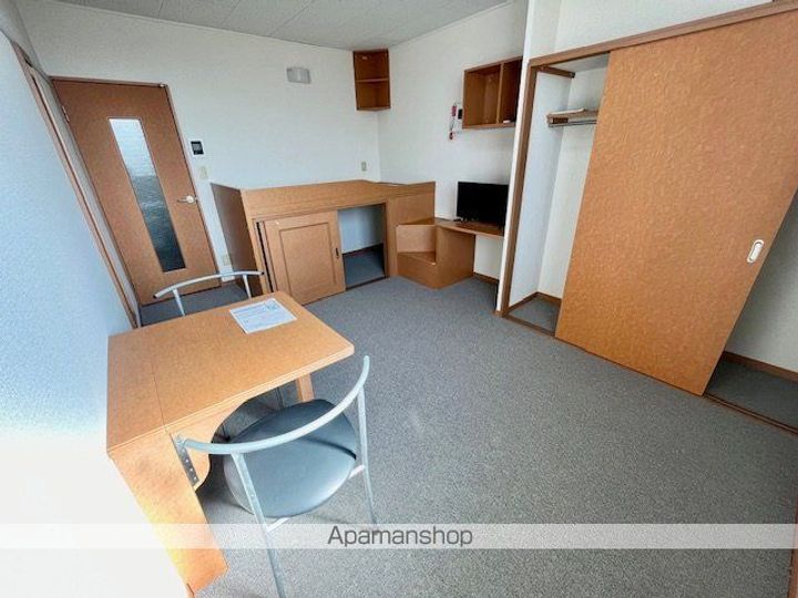 レオパレスラ レザン107の居間