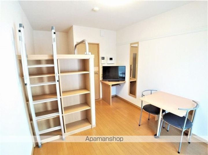 レオパレスピエール コリーネの居間