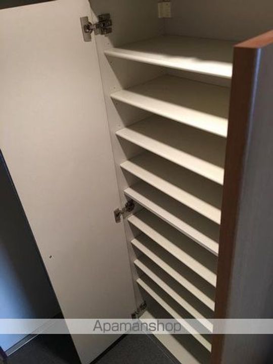 オーキッドレジデンス千葉中央の玄関