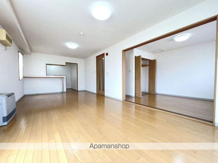 ガーデン人見の内装