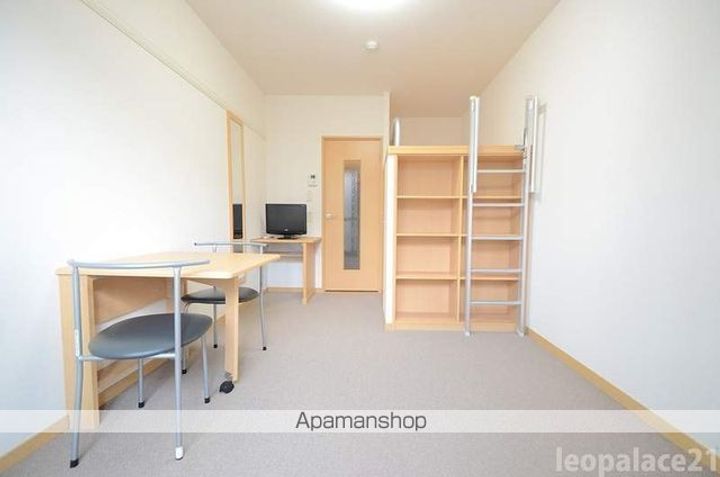 レオパレスグランコート瀬戸108の居間