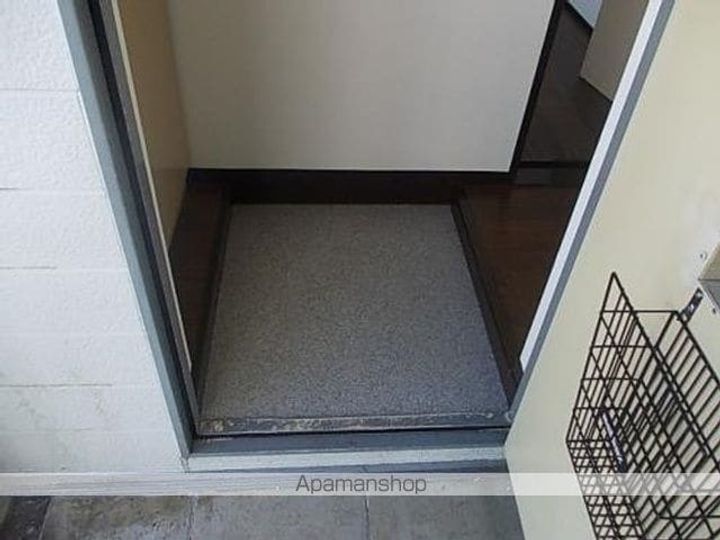 わかしおハイツB棟の玄関