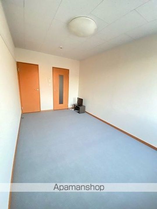 レオパレス憩の居間
