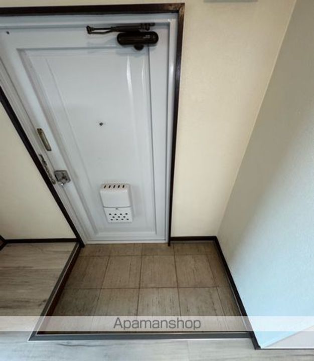 美濃マンションの玄関