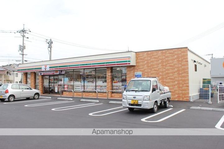 メンバーズエイトの周辺