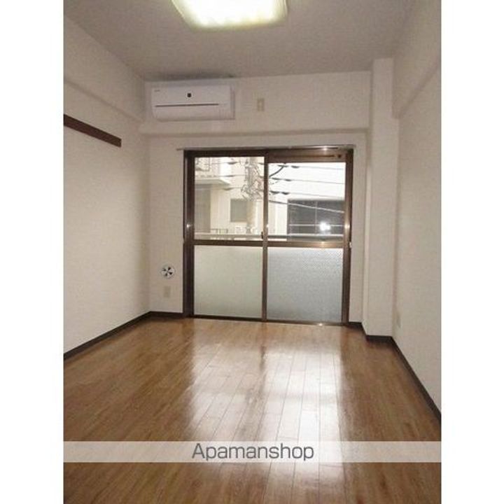 エバーグレース西府310の居間