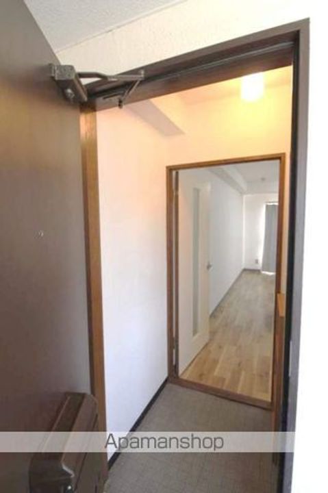 新町ハイツの玄関