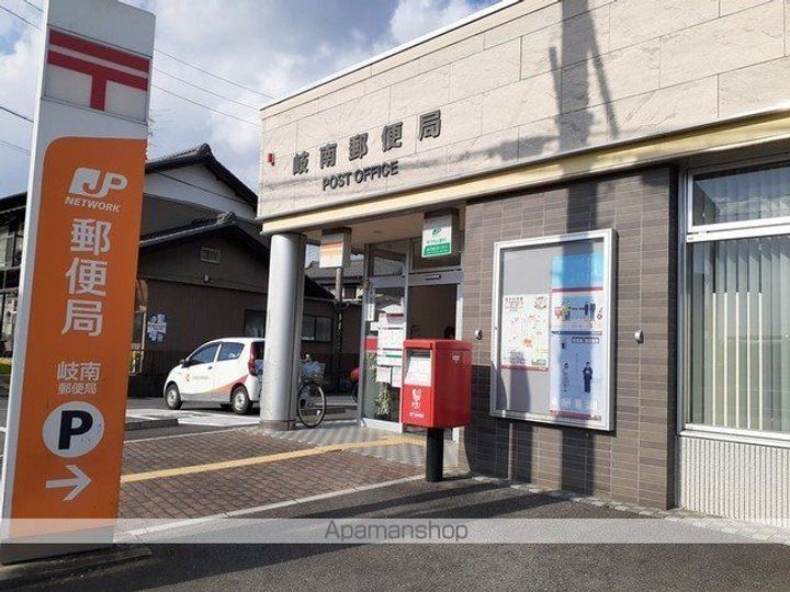 スクエアガーデンの周辺