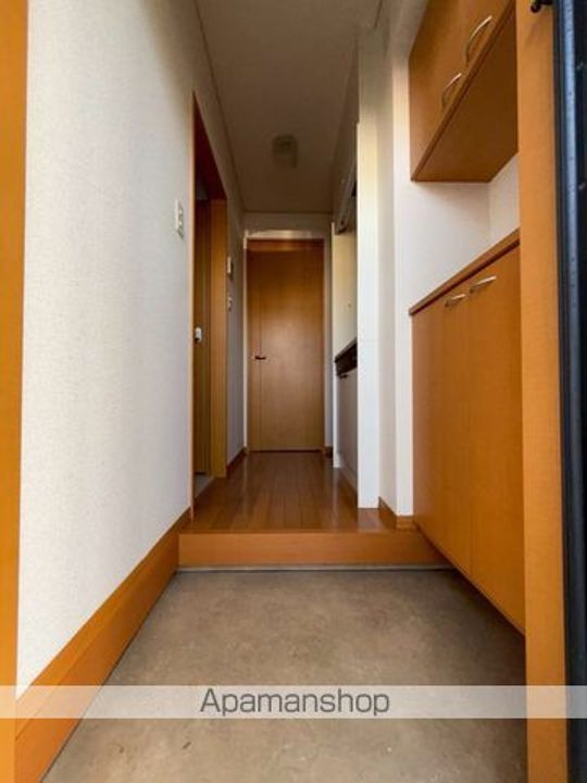 東京都八王子市大和田町4丁目の賃貸アパートの玄関