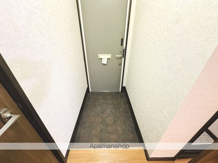 ハイホーム中村2F右の玄関