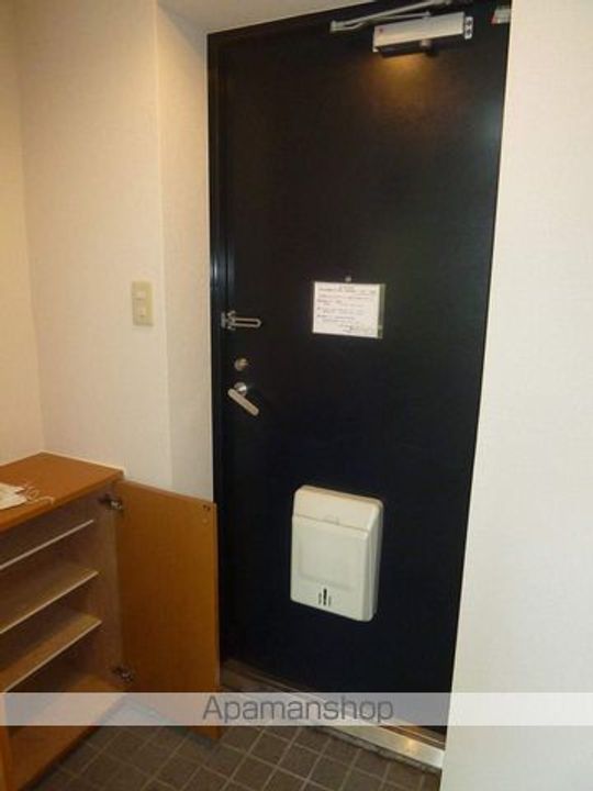 ブロードマンションの玄関