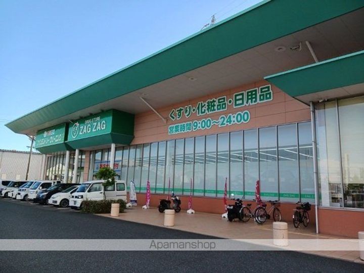 カーサフォルツァの周辺