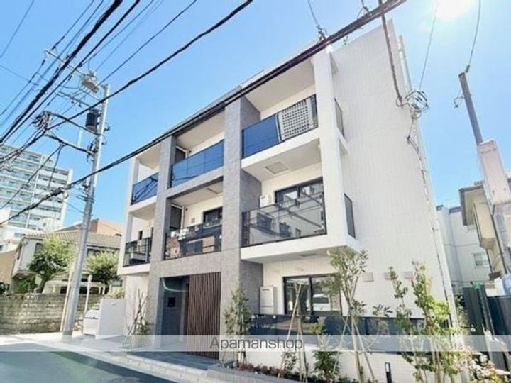 東京都渋谷区初台1丁目の賃貸マンションの外観