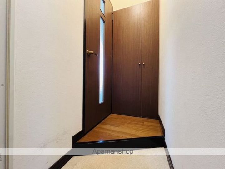 メモリーウエストBの玄関