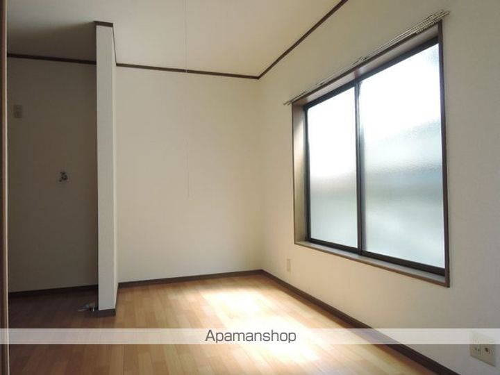 プリティーハウス102の居間