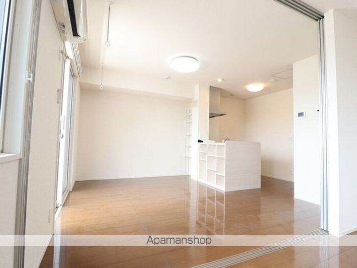 パークドオートム Dの内装