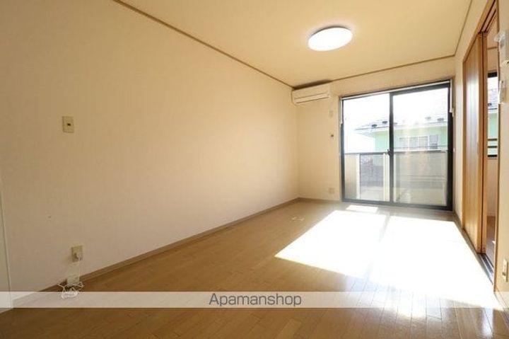 ヴェルドミール Mの居間