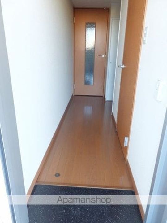 レオパレスブランネージュ204の玄関