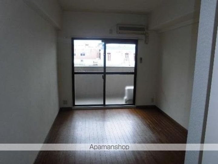 メゾン・ド・九品寺の居間