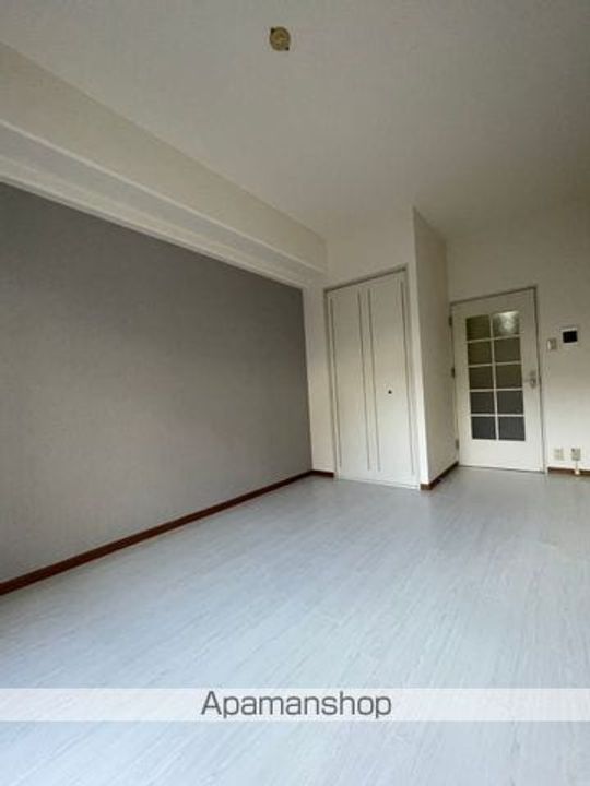 メゾン・ド・九品寺の居間