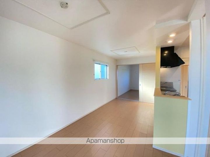 香川県高松市小村町の賃貸アパートの居間