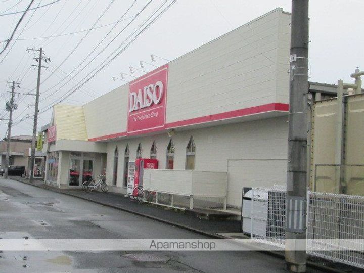 ドミール・クレセントBの周辺
