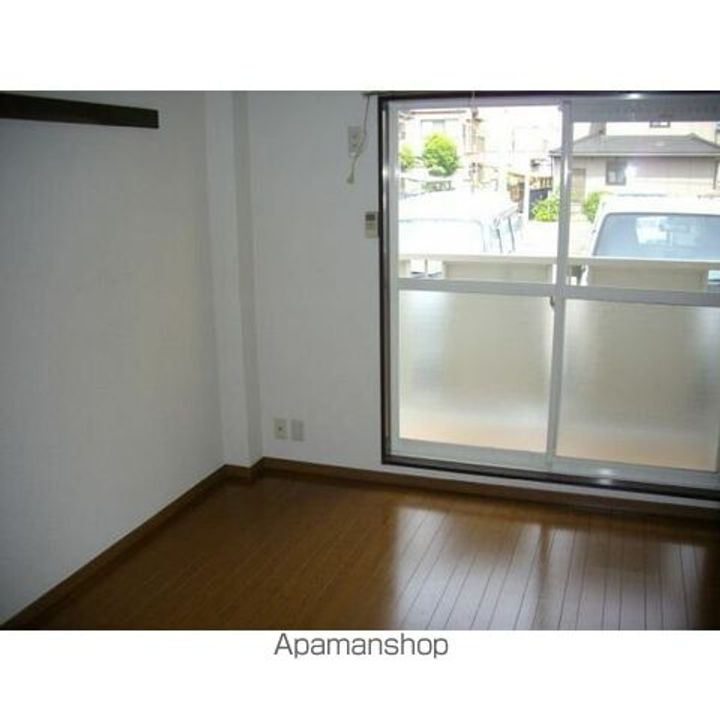 サープラス南出202の居間