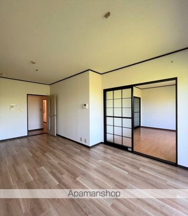 ハイツオカダの居間