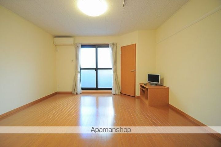 大阪府大阪市東住吉区照ケ丘矢田4丁目の賃貸マンションの居間