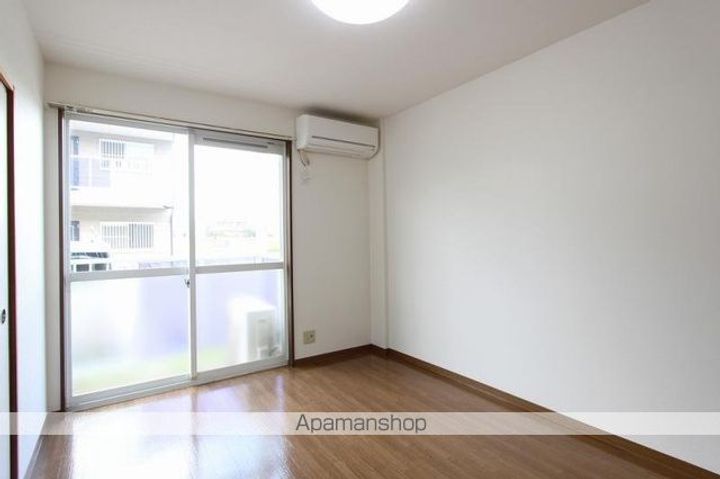 香川県高松市多肥上町の賃貸アパートの居間