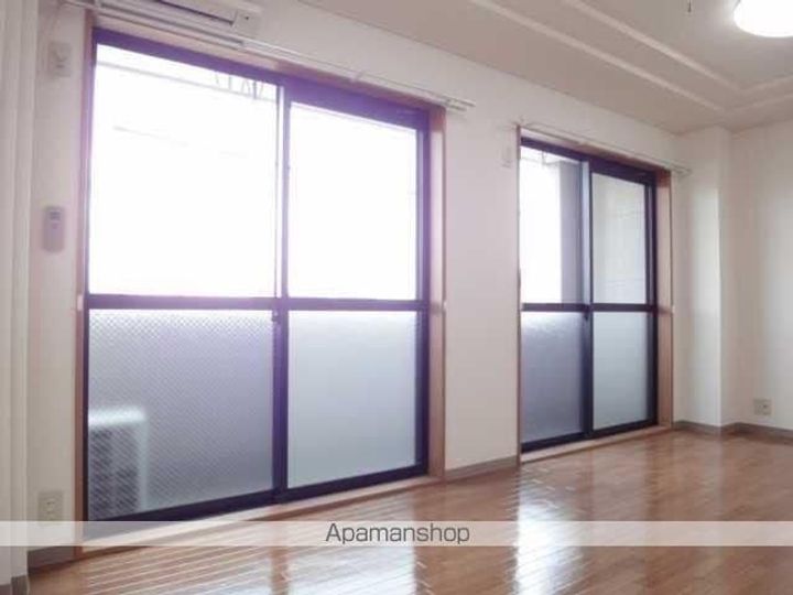 ヴィラ・マリアージュの居間