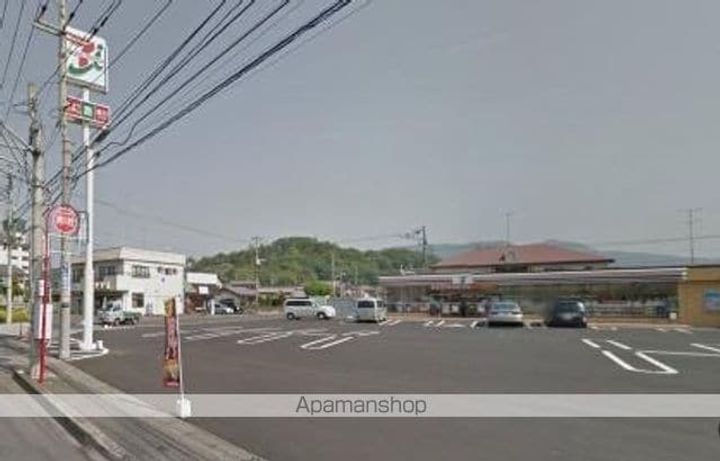 レオネクストパウロウニアの周辺