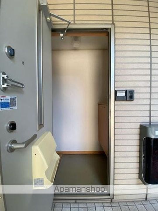 香川県高松市香西南町の賃貸アパートの玄関