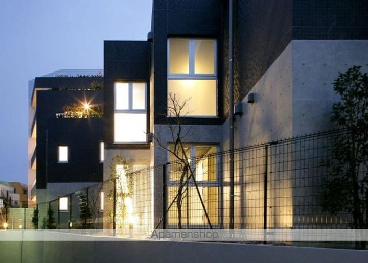 東京都渋谷区本町1丁目の賃貸マンションの外観