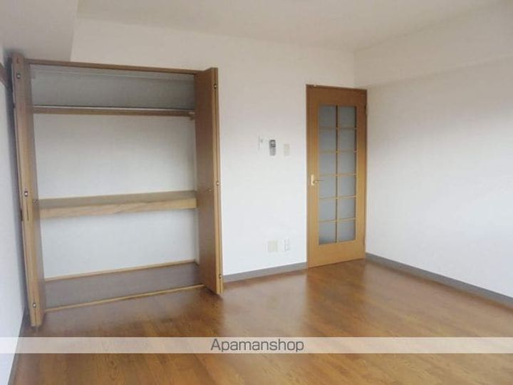 ユニバーサルシティの居間