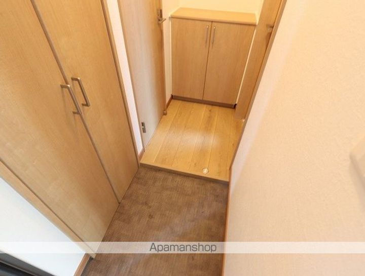 ロイヤルハイム北光B201の玄関