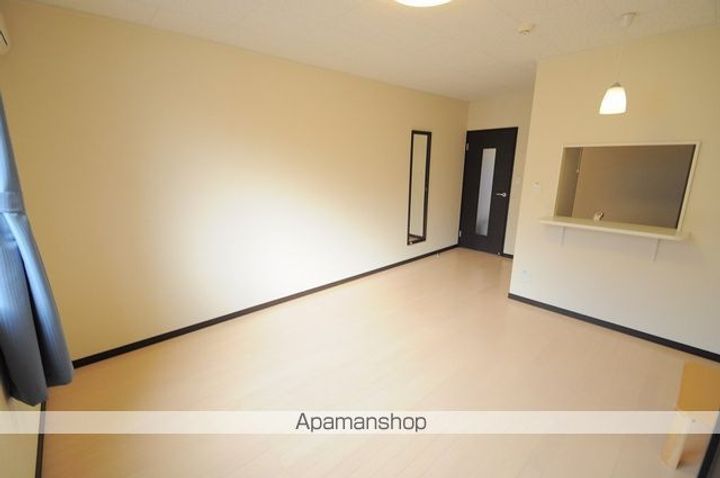 レオネクスト日比津101の居間