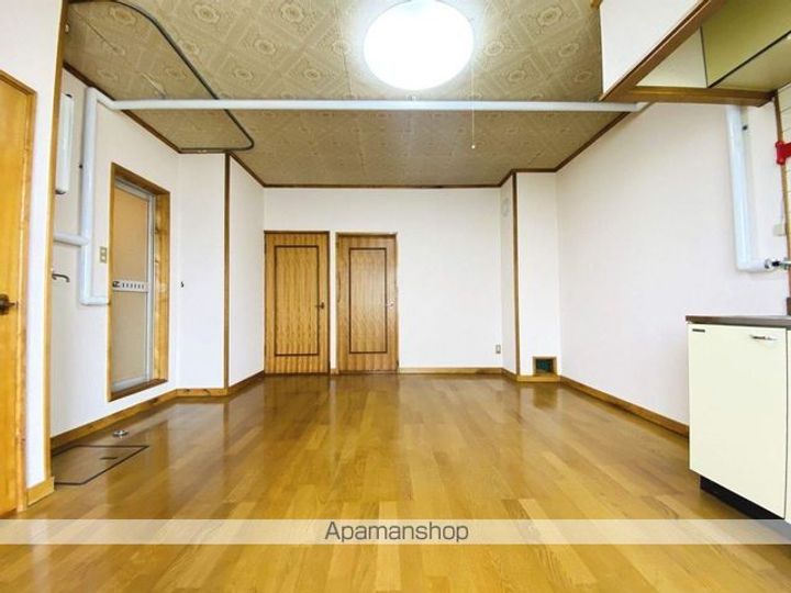 ファミール高野 1号館1F中の内装