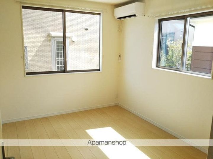 アッセンブル103の居間