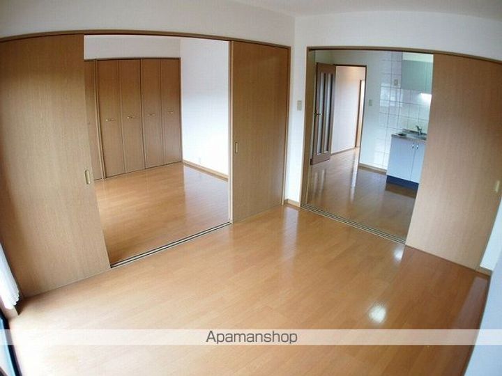 ガーデンハイム樗 1番館1-503の居間