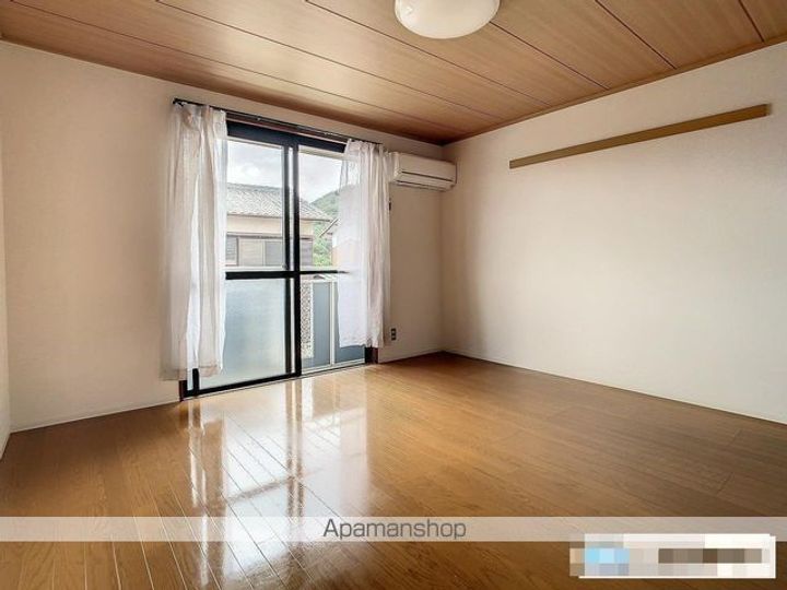 ハイム三原203の居間