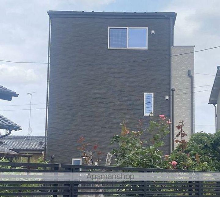 埼玉県三郷市幸房の賃貸アパートの外観