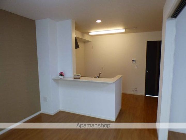 愛媛県今治市郷桜井4丁目の賃貸アパートの居間