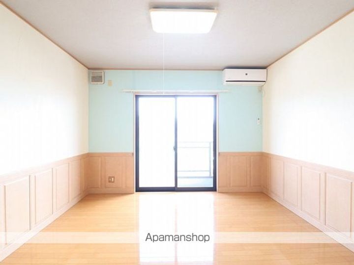 福島県郡山市咲田1丁目の賃貸アパートの居間