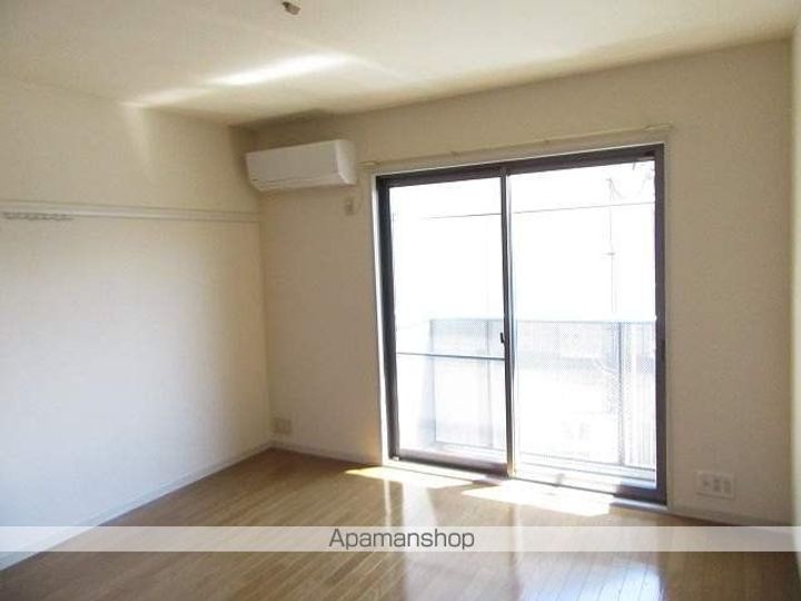 カオリーモ青山Aの居間