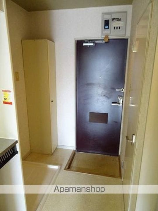 レオパレス新田西町第1の玄関